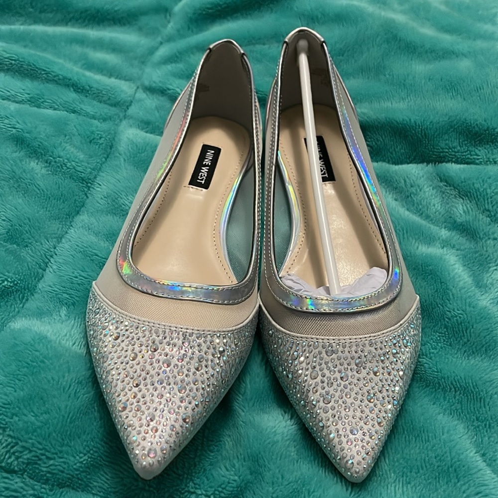New with Box Nine West Silver Flats size 7.5
